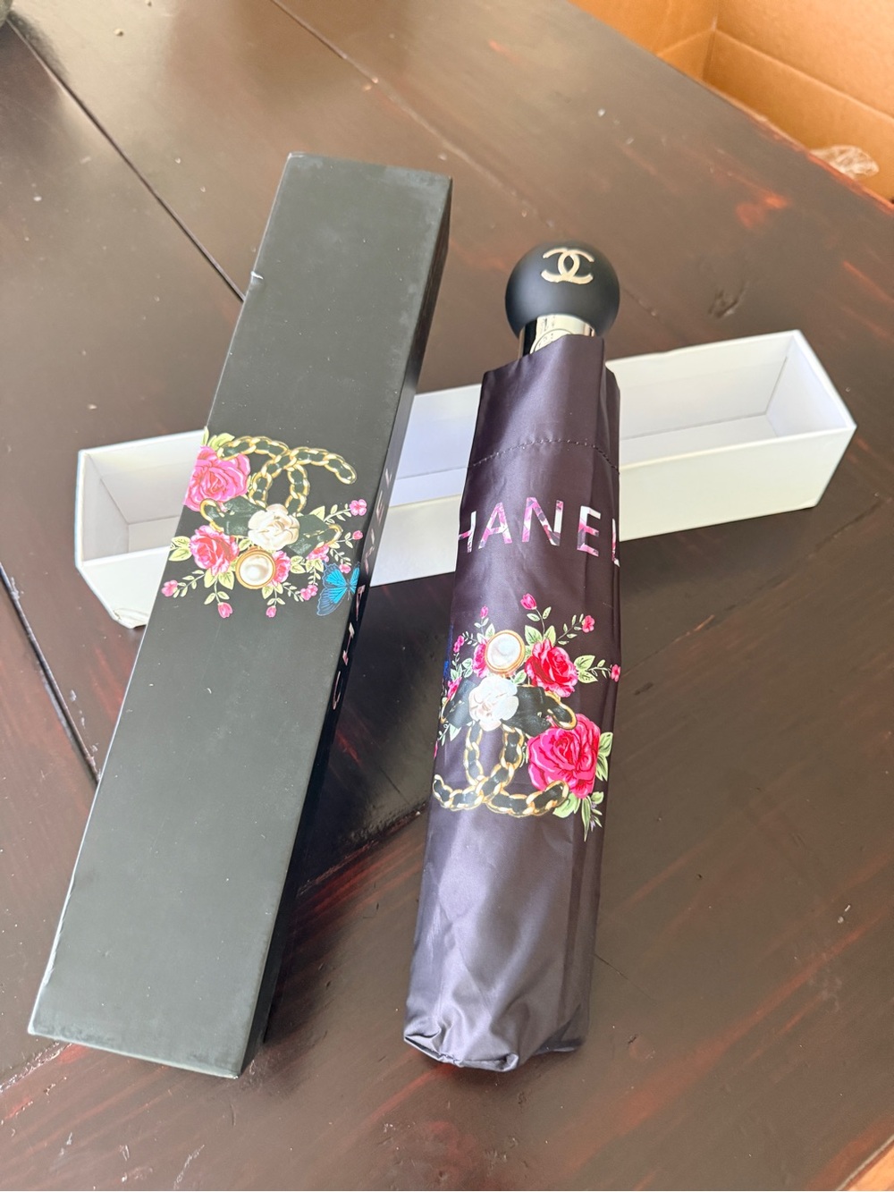 Chanel Floral Patterned NIB
CC luxe Umbrella - Black/pink. - Picture 7 of 9
